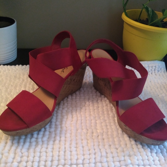 American Eagle wedge Red sandals - Picture 9 of 10